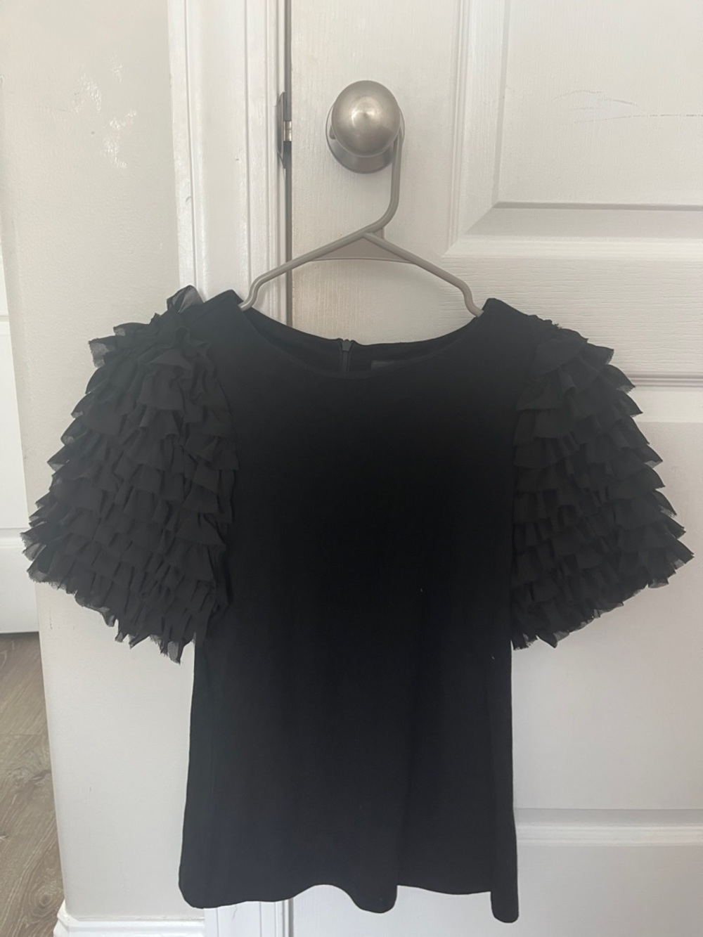 Gracia Black Ruffle Puff Sleeve Tee